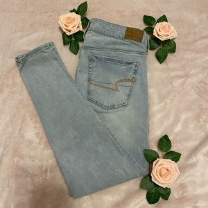 Light wash AE jeans